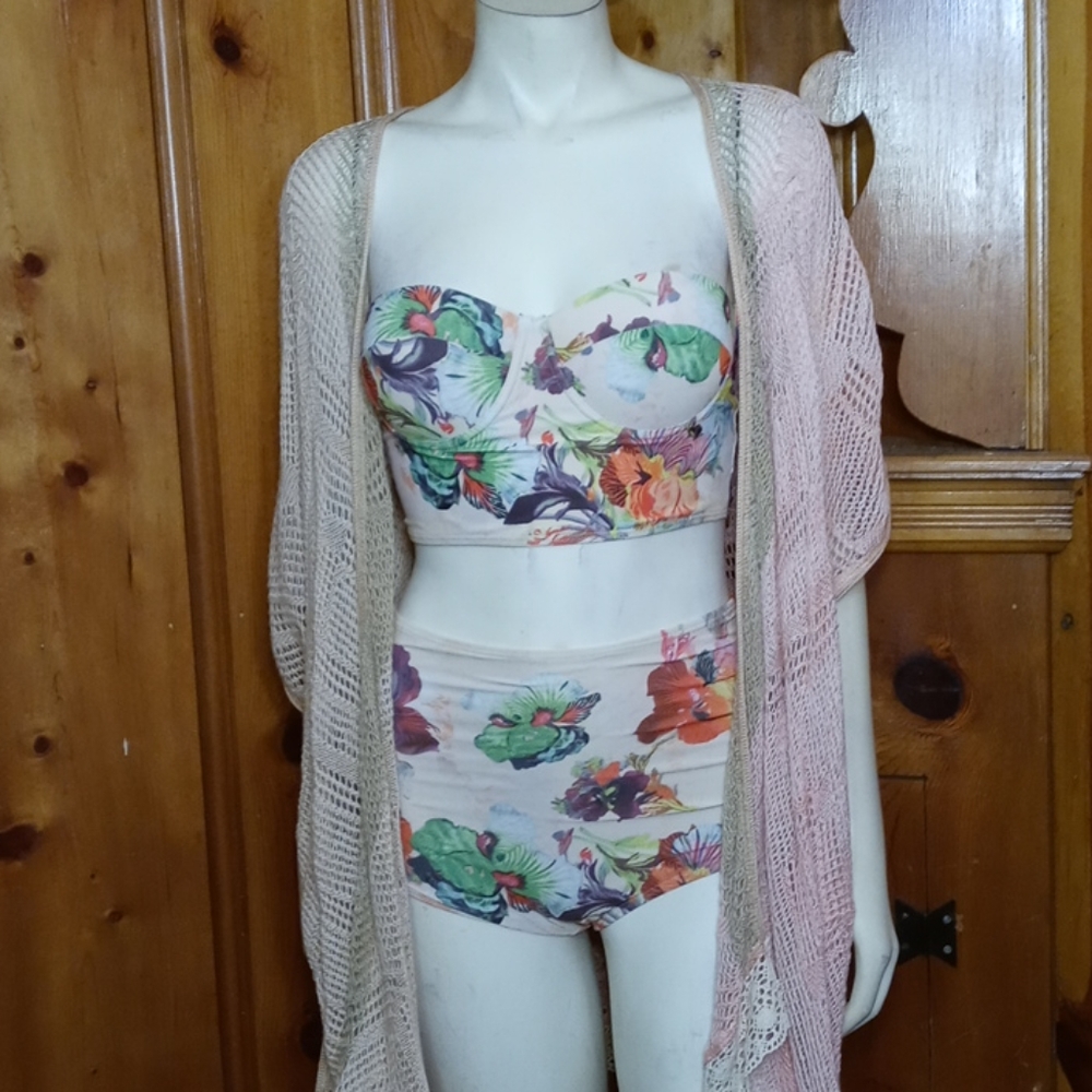 Halter Top Bathing g Suit